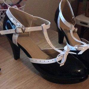 Brand New not worn Black and cream tan shoe shoes